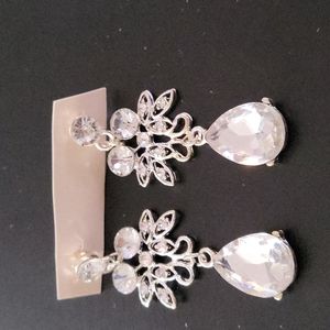 BEAUTIFUL RHINESTONE DROP EARRINGS